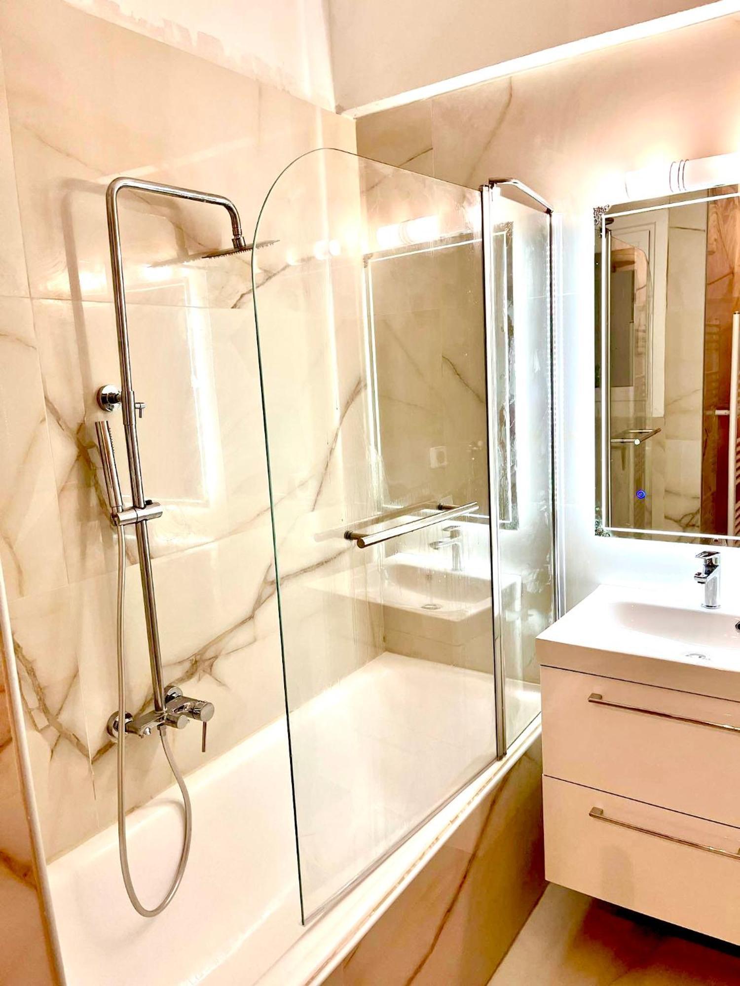 100 M2 Apartment In The Center Of Athena Bagian luar foto