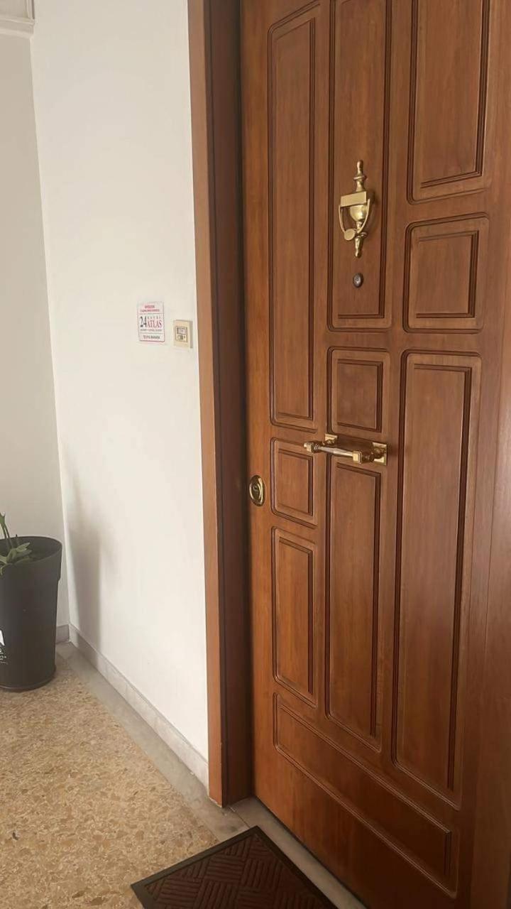 100 M2 Apartment In The Center Of Athena Bagian luar foto